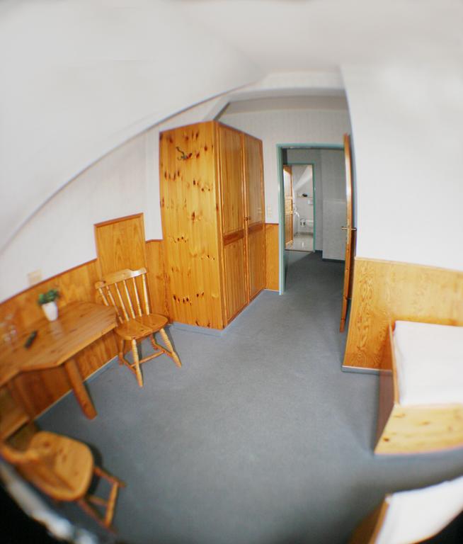 Landgasthof Zur Krummen Linde Stolpe  객실 사진